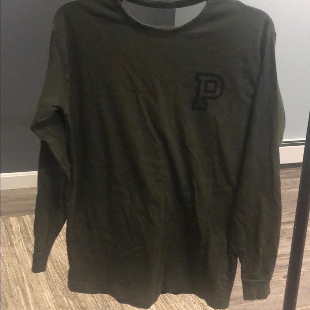 army green long sleeve vs pink tee